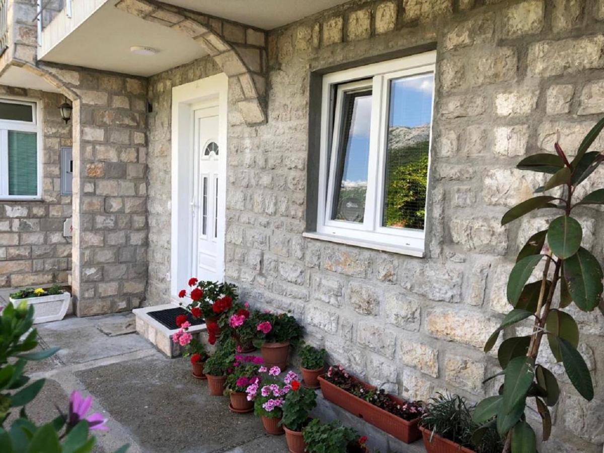 Apartments Todorovic Tivat Bagian luar foto