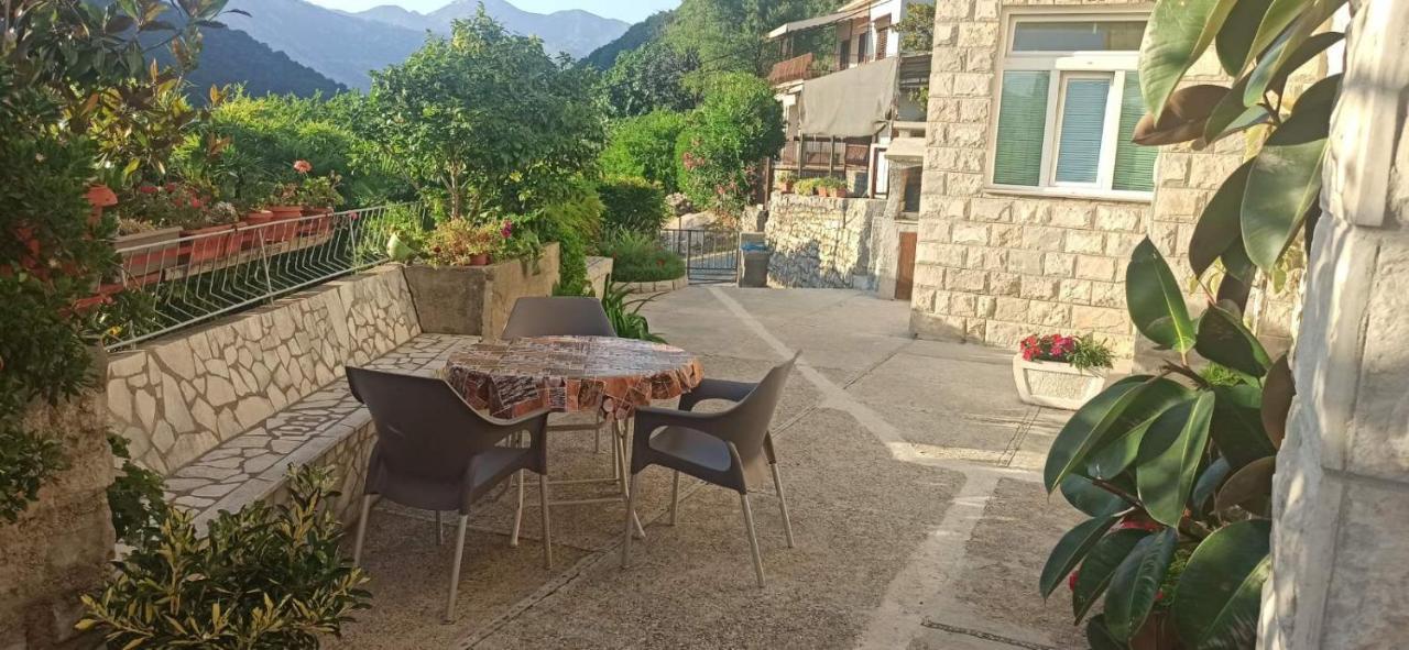 Apartments Todorovic Tivat Bagian luar foto